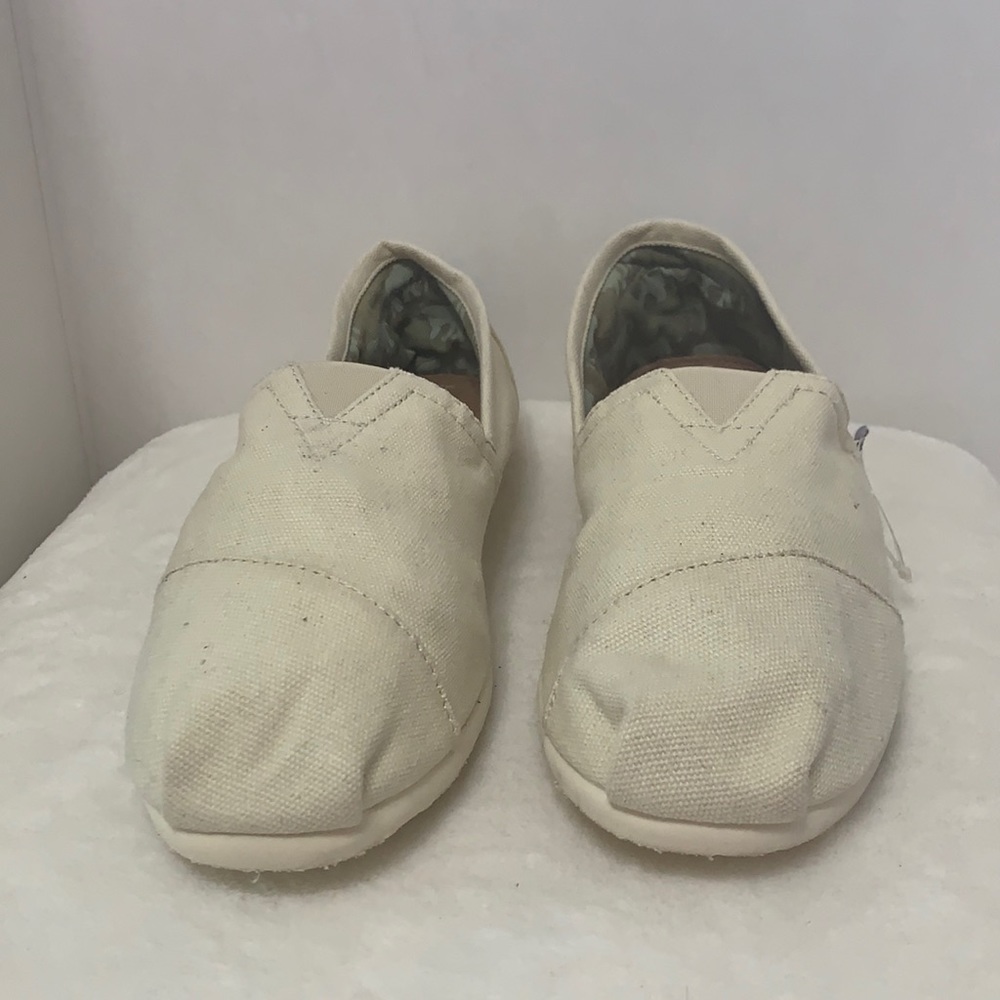 NWOT TOMS Classic Slip On shoes
